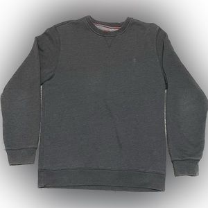 Men’s gray crewneck